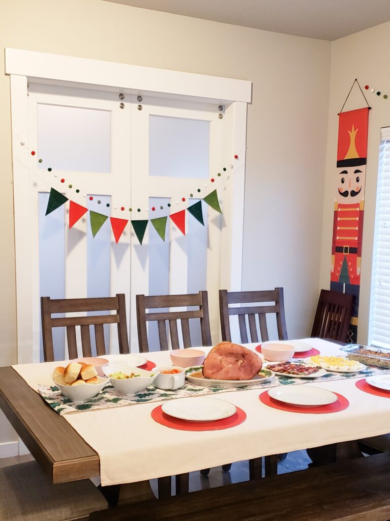 picture of a dining room with Christmas decors from Amazon